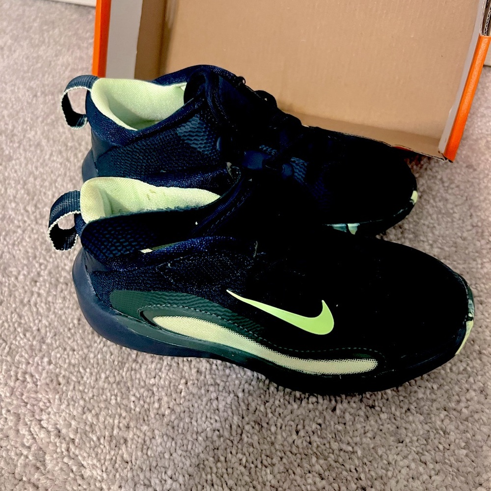 Nike Kids Black and Neon Green Sneakers